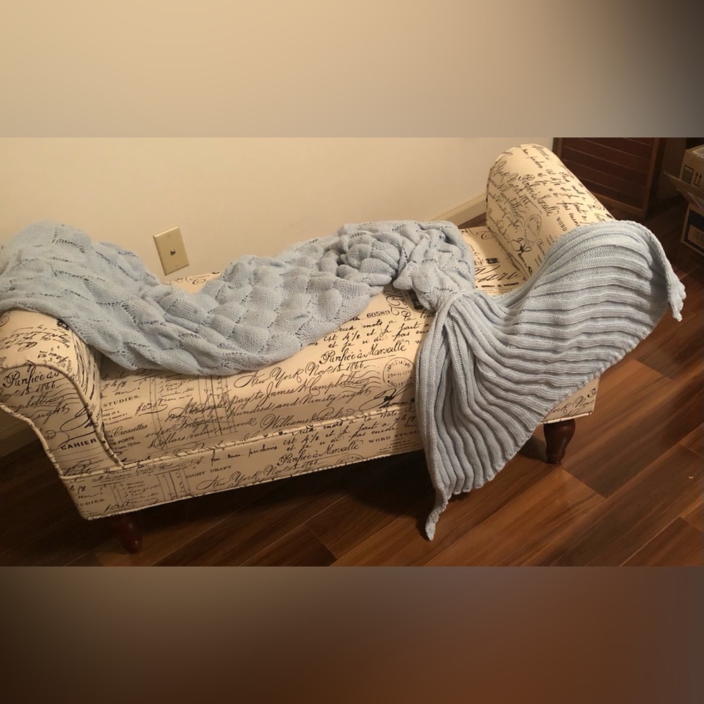 *NOW 30% OFF!!!* Mermaid Tail Blanket; Knit; Scale & Fin Detail; Aqua Blue - Picture 3 of 12